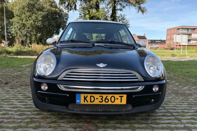 MINI Cooper (2003) thumbnail 2