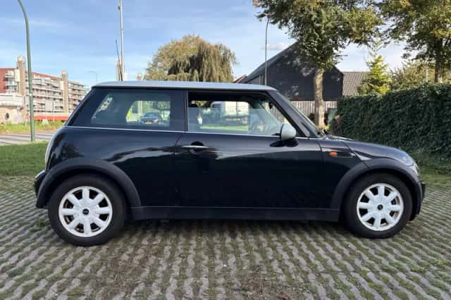 MINI Cooper (2003) thumbnail 4