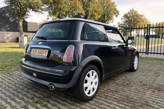 MINI Cooper (2003) thumbnail 5
