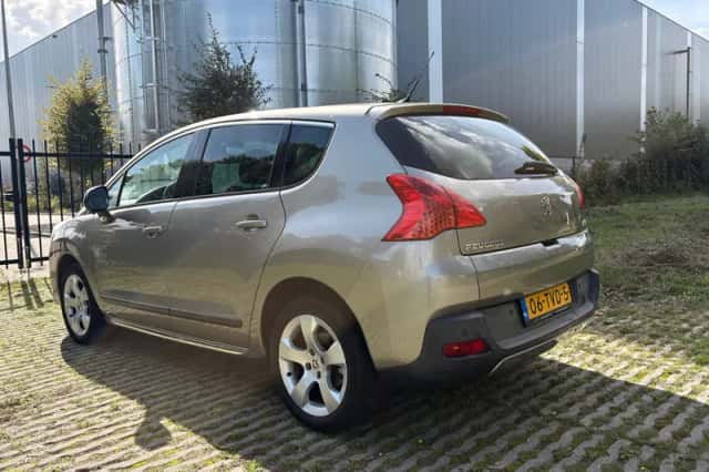 Peugeot 3008 (2012) thumbnail 6