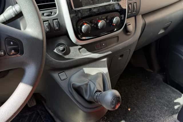 Renault Trafic (2016) thumbnail 4