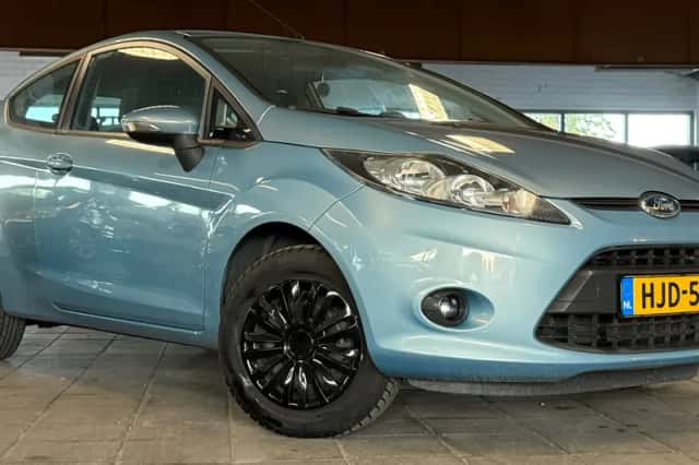 Ford Fiesta (2010) thumbnail 5