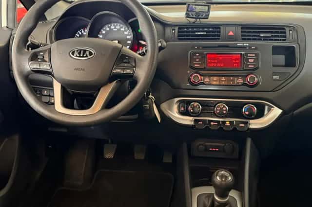 Kia Rio (2012) thumbnail 6