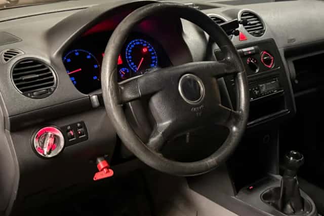 Volkswagen Caddy (2005) thumbnail 3