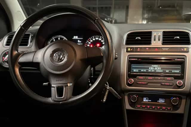 Volkswagen Polo (2014) thumbnail 6