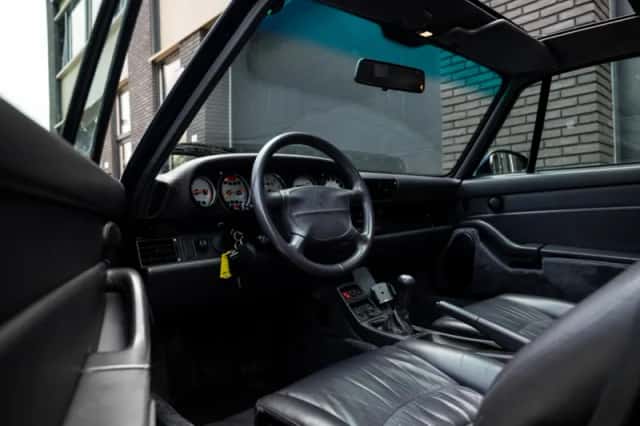 Porsche 911 (1996) thumbnail 2