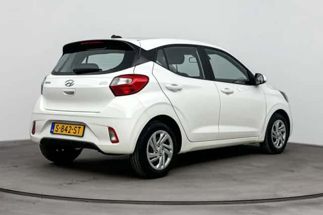 Hyundai i10 (2023) thumbnail 2