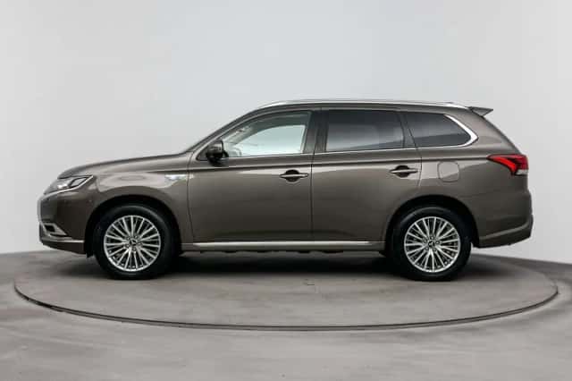 Mitsubishi Outlander (2020) thumbnail 3