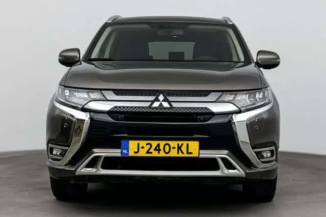 Mitsubishi Outlander (2020) thumbnail 4