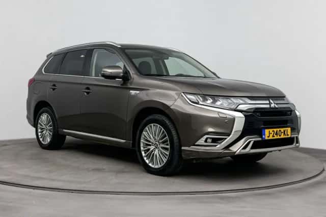Mitsubishi Outlander (2020) thumbnail 6