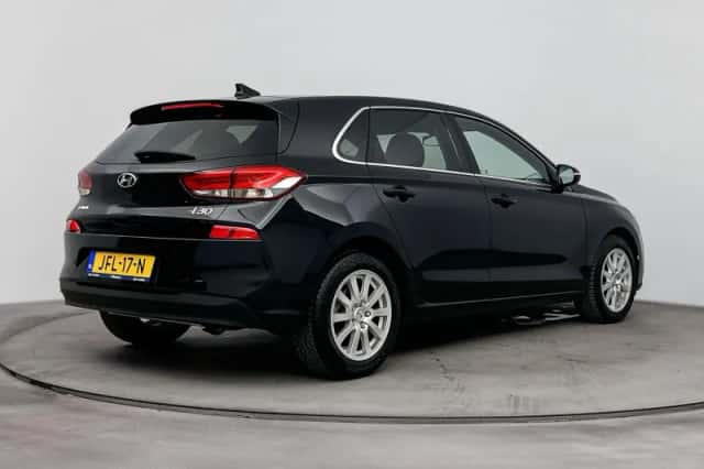 Hyundai i30 (2017) thumbnail 2