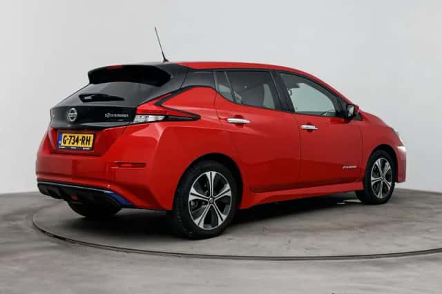 Nissan Leaf (2019) thumbnail 2