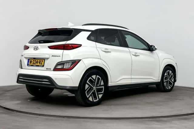 Hyundai Kona (2021) thumbnail 3