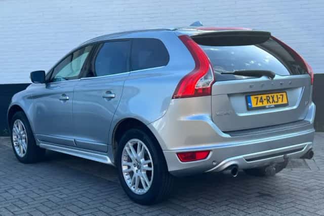 Volvo XC60 (2011) thumbnail 2