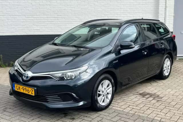 Toyota Auris (2015) thumbnail 2