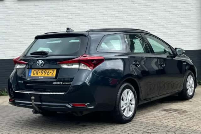 Toyota Auris (2015) thumbnail 4