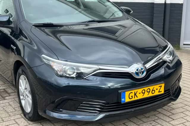 Toyota Auris (2015) thumbnail 6