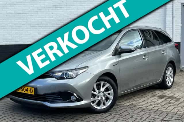 Toyota Auris (2018) thumbnail 1