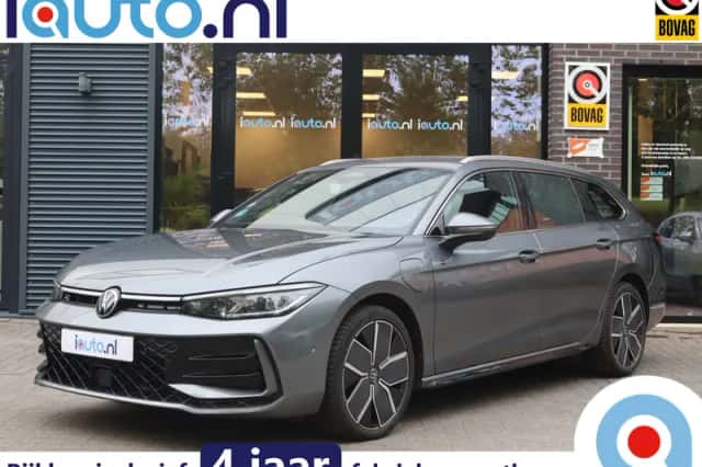 Volkswagen Passat (2024) thumbnail 1