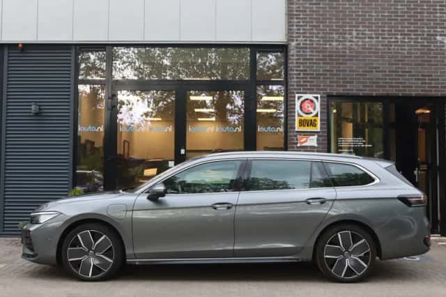 Volkswagen Passat (2024) thumbnail 3