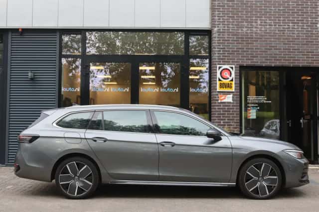 Volkswagen Passat (2024) thumbnail 4
