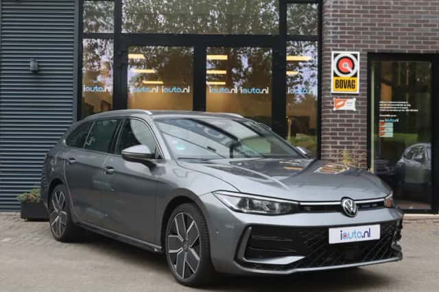 Volkswagen Passat (2024) thumbnail 5