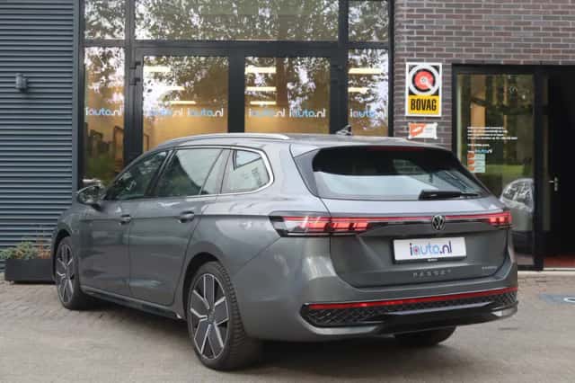Volkswagen Passat (2024) thumbnail 6