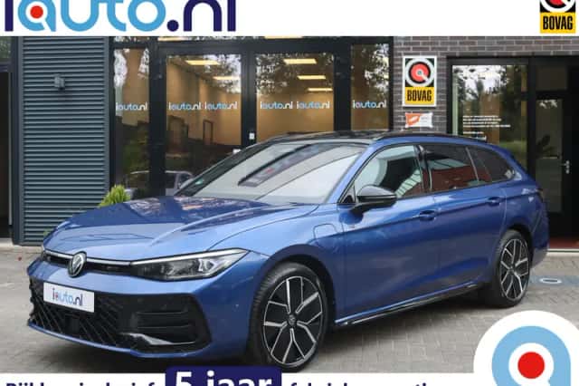 Volkswagen Passat (2025) thumbnail 1
