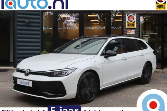 Volkswagen Passat (2025) thumbnail 1