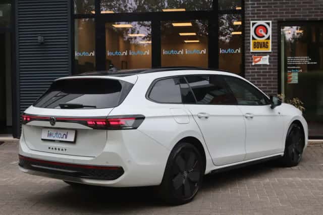 Volkswagen Passat (2025) thumbnail 2