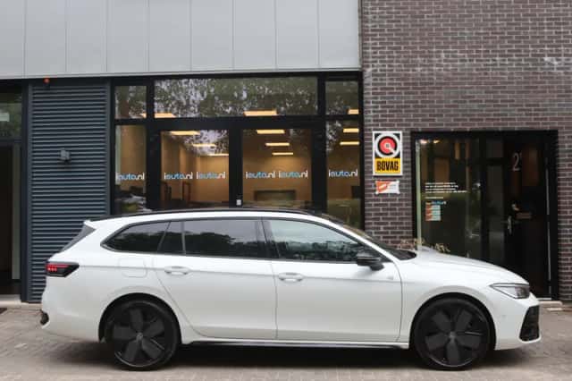 Volkswagen Passat (2025) thumbnail 4