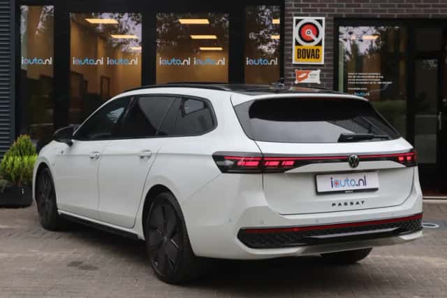 Volkswagen Passat (2025) thumbnail 6
