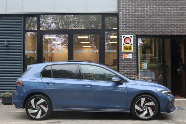 Volkswagen Golf (2025) thumbnail 4