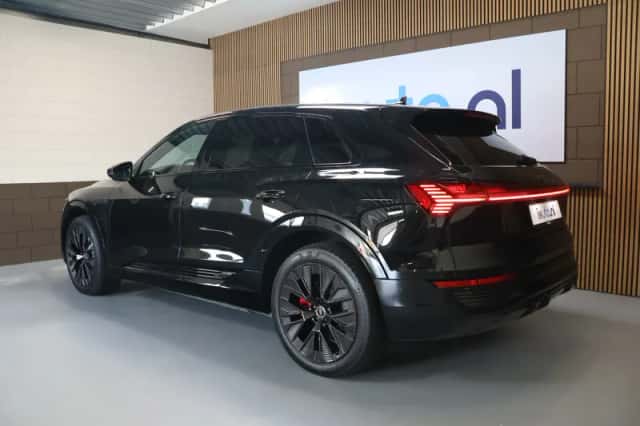 Audi Q8 e-tron (2023) thumbnail 3