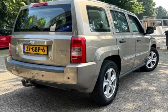 Jeep Patriot (2008) thumbnail 2