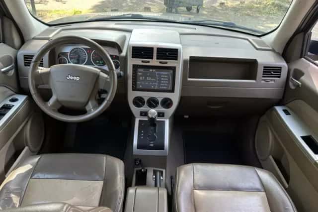 Jeep Patriot (2008) thumbnail 3