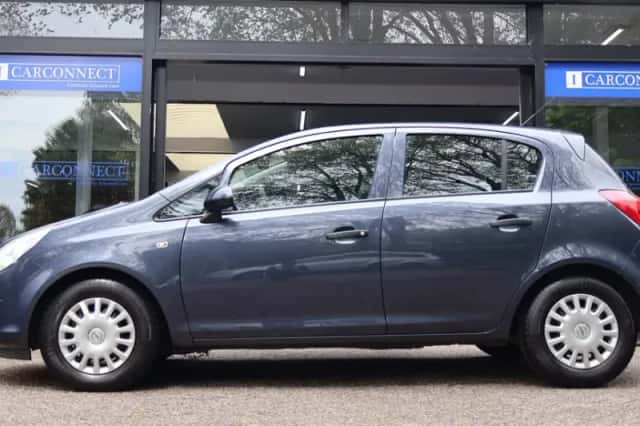 Opel Corsa (2009) thumbnail 2
