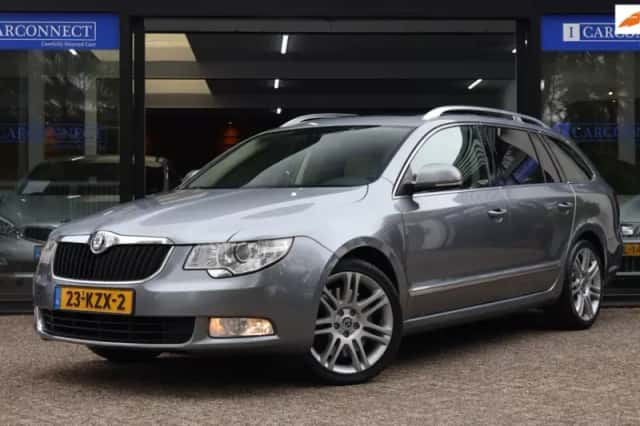 Škoda Superb (2010) thumbnail 1