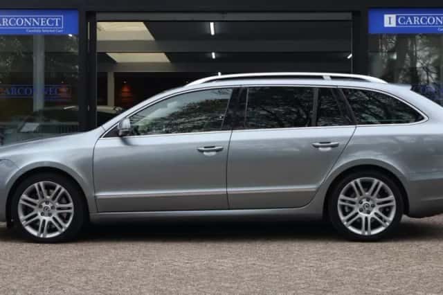 Škoda Superb (2010) thumbnail 4