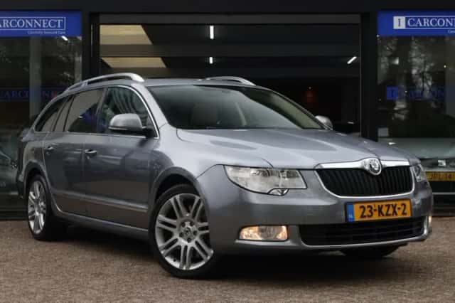 Škoda Superb (2010) thumbnail 5