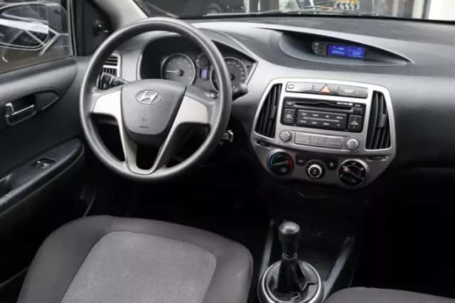 Hyundai i20 (2014) thumbnail 2