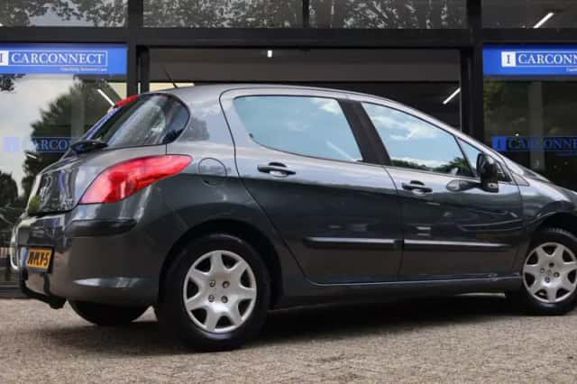 Peugeot 308 (2010) thumbnail 3