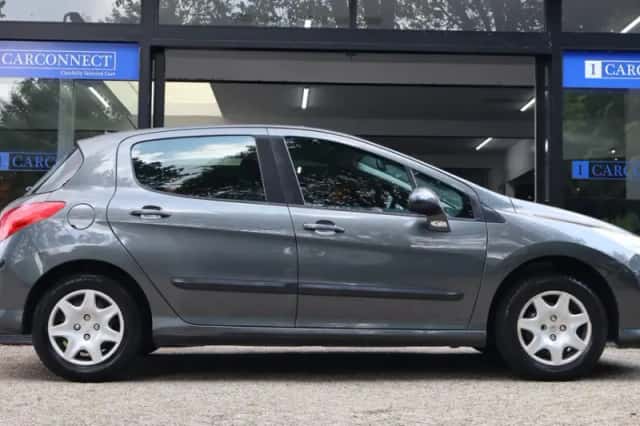 Peugeot 308 (2010) thumbnail 5