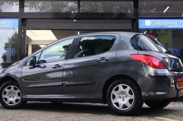 Peugeot 308 (2010) thumbnail 6