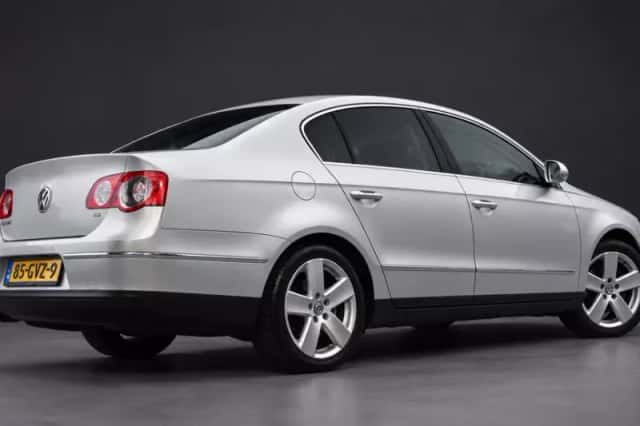 Volkswagen Passat (2008) thumbnail 3