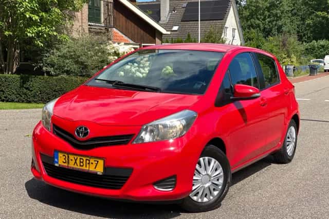 Toyota Yaris (2012) thumbnail 1