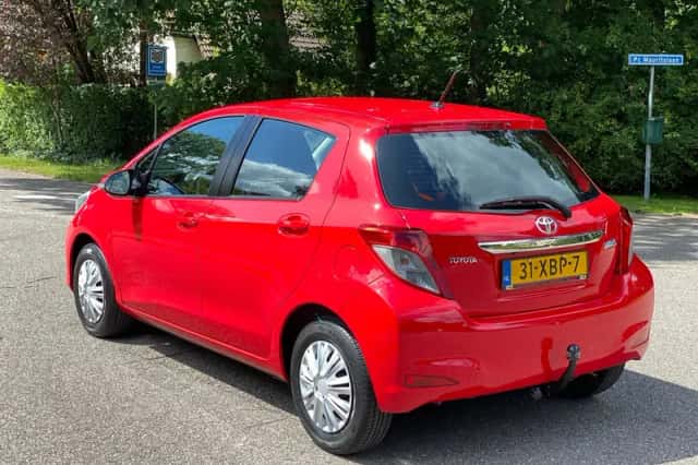 Toyota Yaris (2012) thumbnail 4