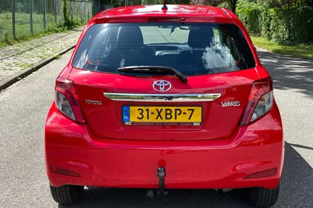 Toyota Yaris (2012) thumbnail 5