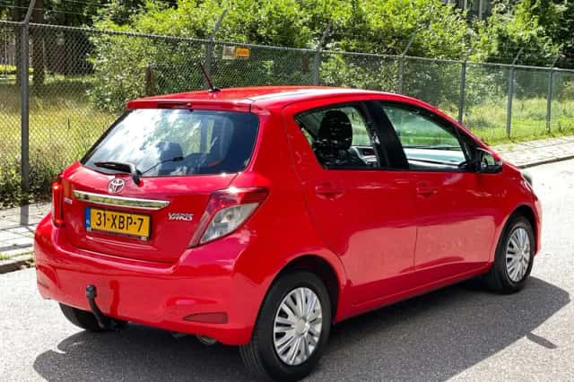 Toyota Yaris (2012) thumbnail 6