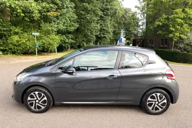 Peugeot 208 (2015) thumbnail 2